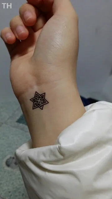 1 0 5 6 cm gold tattoo sticker butterfly tattoos flowers harajuku 1 0 5 6 cm gold tattoo sticker butterfly tattoos flowers harajuku