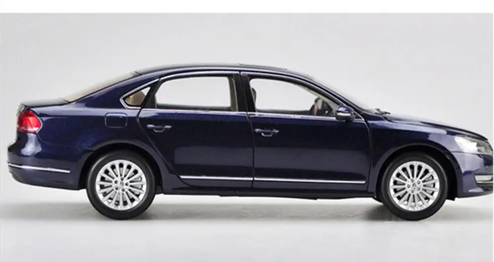 1/18 Масштаб Volkswagen VW Passat 2011 Синий литой под давлением модель автомобиля коллекция игрушек подарок