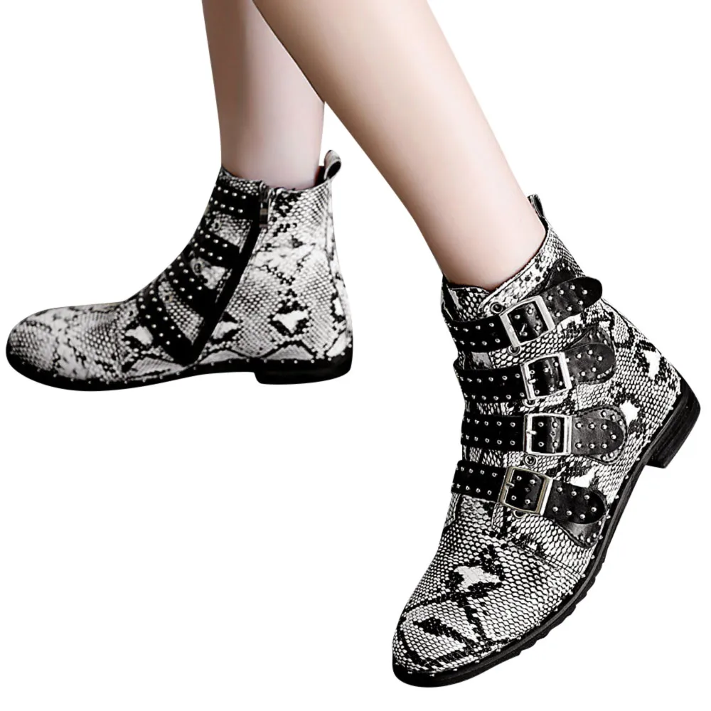 Женская обувь; водонепроницаемые ботинки; женская обувь из змеиной кожи с принтом и пряжкой; стильные женские зимние Ботинки Martin в байкерском стиле; botas nieve mujer - Цвет: Черный