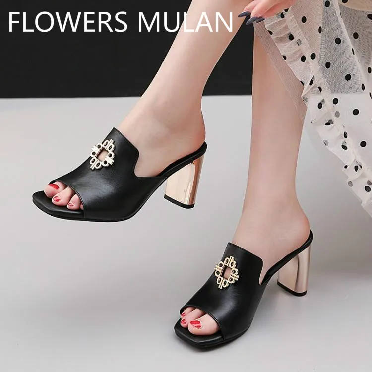 

Chic Gold Metallic Buckle Slippers Women One Buckle Ladies Mules Fish Toe Slip On Female Slides High Square Heels Outdoor Shoes