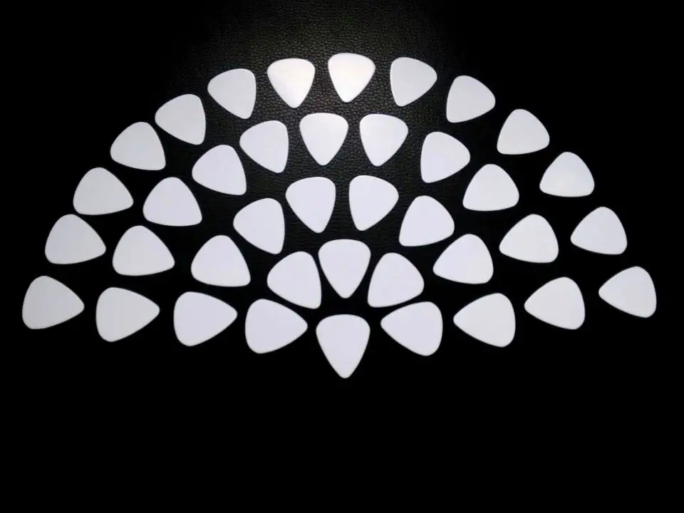 

SOACH 10pcs 0.71mm Musical Accessories White Guitar Picks Guitar Plectrums
