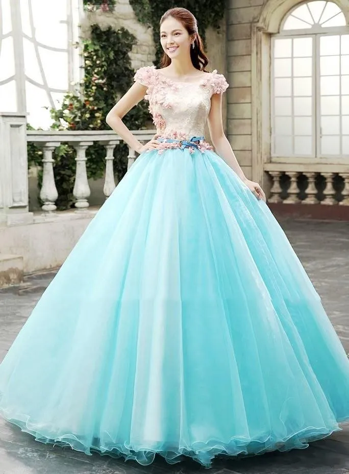 Готические бальные платья Quinceanera с коротким рукавом Каскадное сексуальное синее