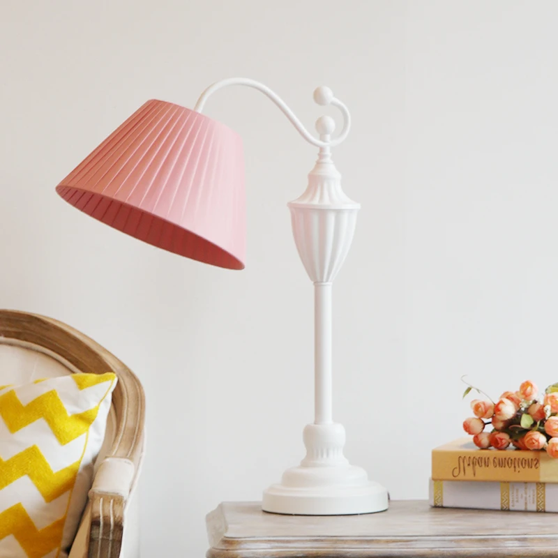 

European Style Lovely Pink Table Lamp for Bedroom, Living Room, Warm Country, Nordic Table Lamp, Family Iron Princess Desk Lamp