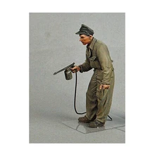 resin assembly Kits 1 35 German tank crewmen painting soldier Summer Unpainted Kit Resin Model Free