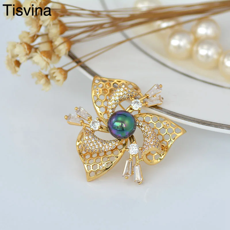 

Tisvina Triangular openwork petals Pearl Brooches with Cubic Zirconia Women Collar Clip Dress Coat Decoration pins Wedding Party