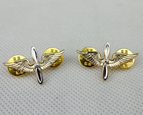 

PAIR OF US NICE AIR FORCE AVIATION WINGS METAL BADGES