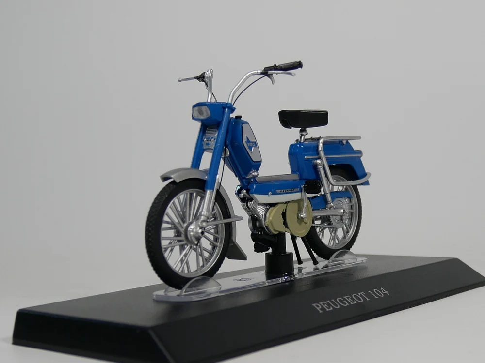 Moped PEUGEOT 104 1:18 Leo Model Diecast Model Motorcycle Scooter M011 