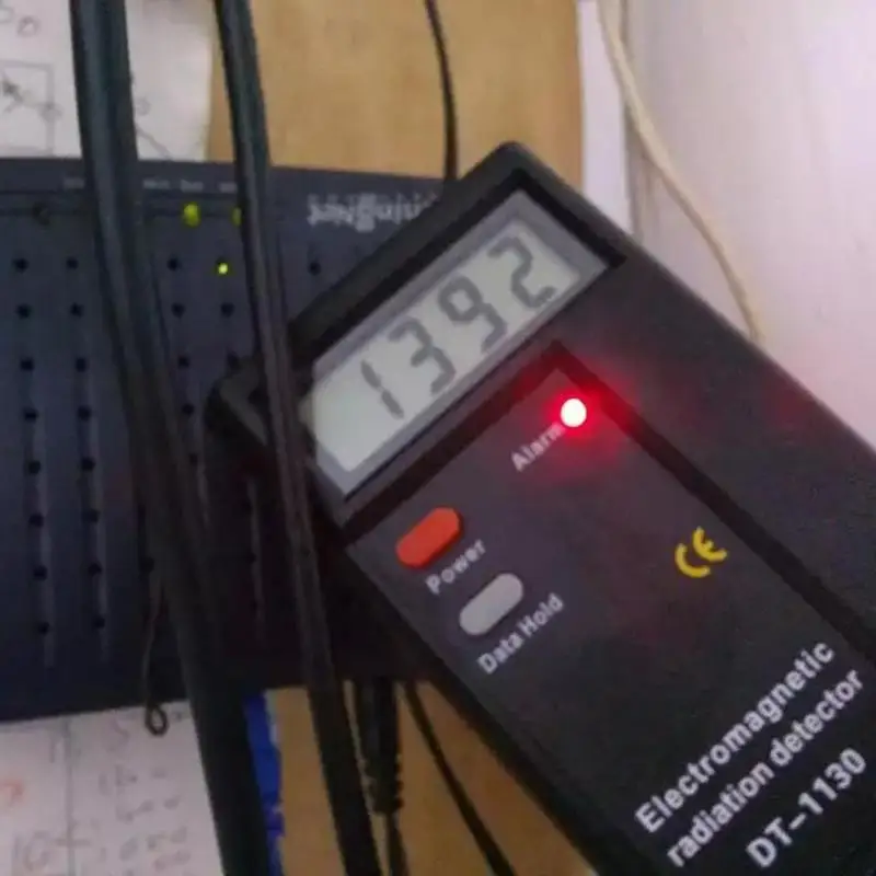 Портативный EMF метр Дозиметр Тестер радиации измерительные приборы инструмент ЖК-цифровой детектор электромагнитного излучения