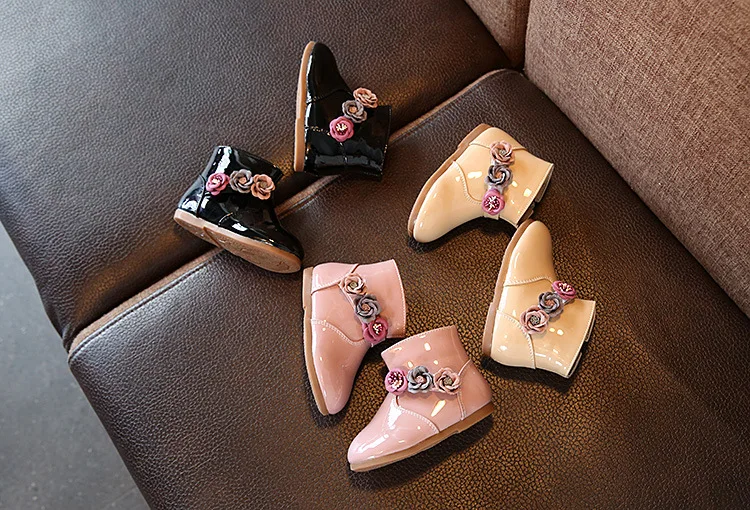 Autumn New Baby Girls Fashion Boots Baby Shoes Cute Flower Leather Low Heeled Boots for Baby Girls Pink Black Color