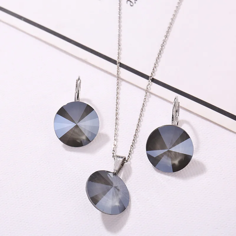 Ms Betti bridal jewelry set with rivoli crystal from Swarovski03
