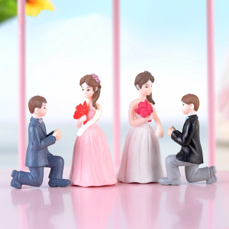 

1Pair Sweety Cute Couple Figurines Miniatures Fairy Garden Moss Gift Resin Crafts Decoration