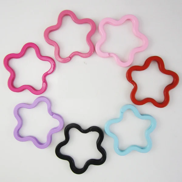 

100pcs of 35mm Color Painted Plum Flower Split Key Ring Jewelry Keychains