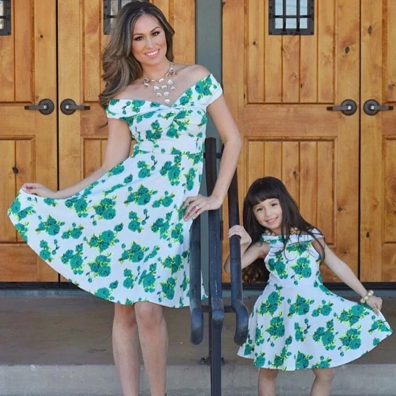 

deep V mother daughter dress mommy and me clothes family matching outfits look mum mom daughter dresses clothes family clothing