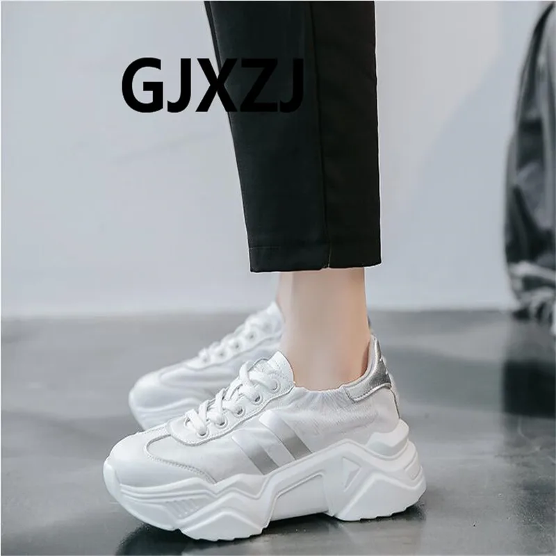 

Outdoor soft bottom breathable comfort casual summer new old virgin leather Korean version of the increase casual shoes