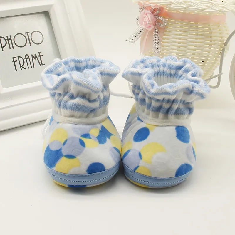 Зимние теплые ботинки для новорожденных с принтом в горошек; теплые хлопковые ботинки для малышей; нескользящая подошва; удобная обувь