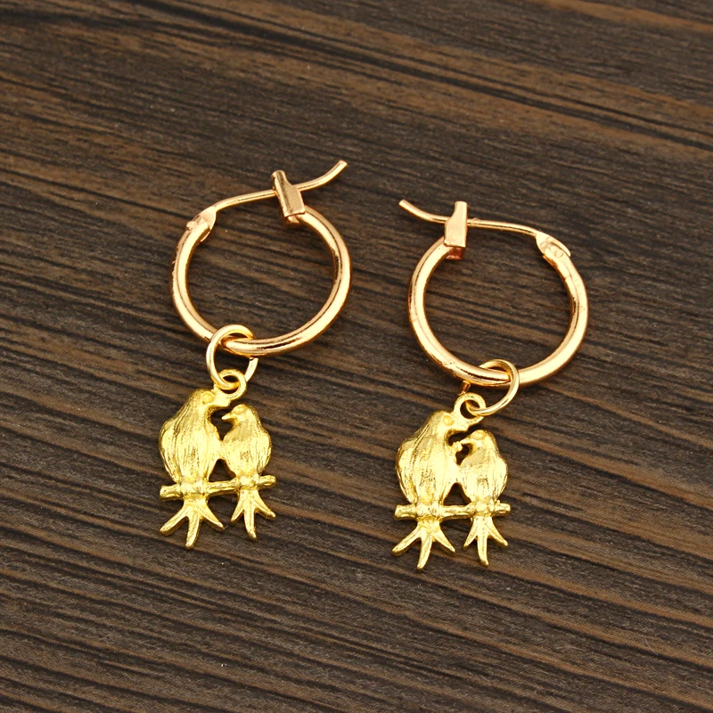 1 paar Europäische Persönlichkeit Papagei Paar Anhänger Hoop Ohrringe Lustige Gold Farbe Vogel Ohrring Liebhaber Ohrringe Ohr Schmuck E537