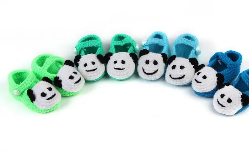 10 пар/лот; милая обувь для маленьких мальчиков и девочек с рисунком панды; цвета ручной вязки с мягкой подошвой для малышей; детская обувь для кроватки; 11 см - Цвет: Многоцветный