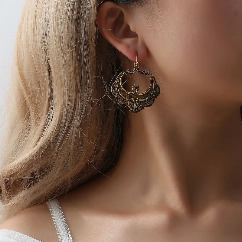 

SexeMara New Fashion Trendy Gothic Style Alloy Carved Bats Drop Earrings For Women Vintage Long Earrings Gift Indian Jewelry
