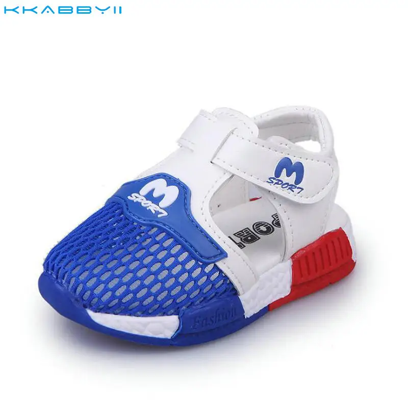 Kkabbyii/летние сандалии для мальчиков; дышащая сетчатая спортивная обувь для девочек; пляжные детские сандалии для девочек; кроссовки; Размеры 22-26