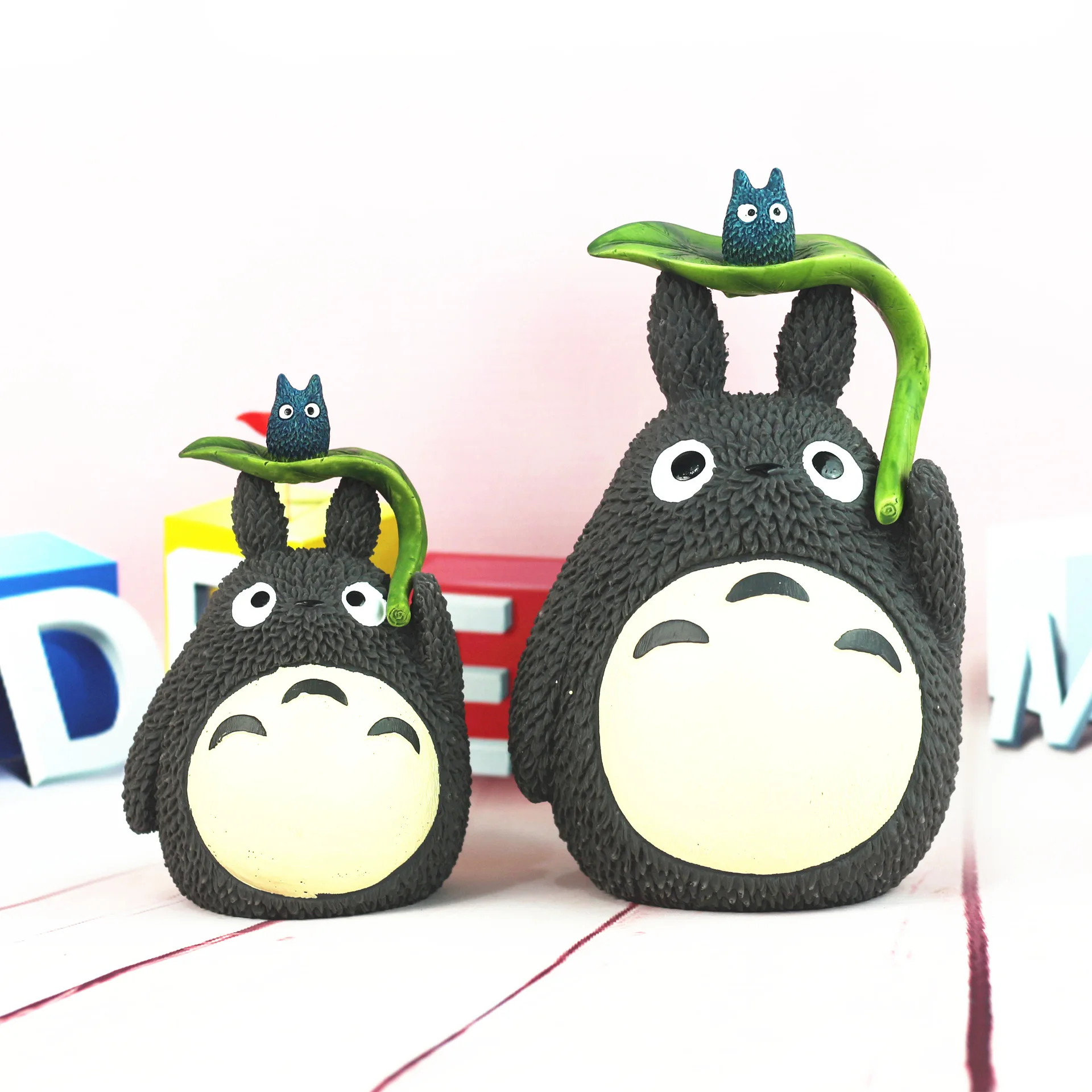 Totoro Anime Miyazaki Hayao My Neighbor Totoro with Umbrella Leaf Doll Resin Action Figure Toys Kids Money Bank Home Collections