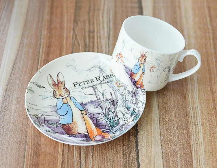 Кофейная чашечка и блюдце с кроликом Питером