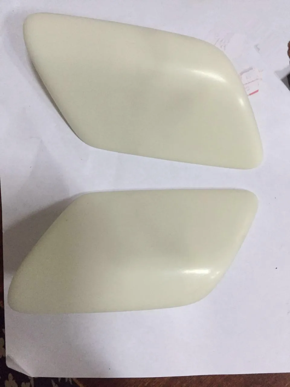 

Genuine quality Front bumper Head lamp washer cap for Toyota L& R