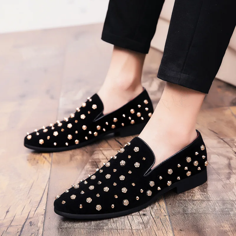 2018 Hot Sale Men's Comfortable Loafers Rhinestone Rivet Pointed Men Formal Shoes Men's Wedding Party Flat Shoes Plus Size 38-47 2018 Hot Sale Men's Comfortable Loafers Rhinestone Rivet Pointed Men Formal Shoes Men's Wedding Party Flat Shoes Plus Size 38-47