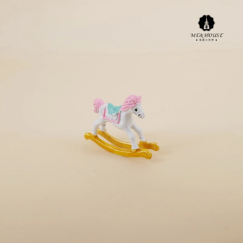 

Miniature Dollhouse Cute Trojan Horse Dolls Play House Mini Decoration 1/12 Scale