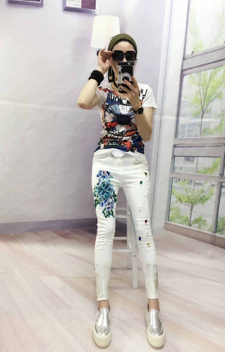 

European Station 2017 Big Flowers Stretch Cents Nine White Blue Stitch Elegant Female Jeans