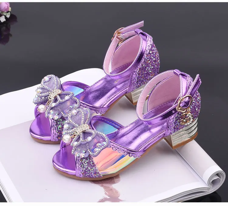 Обувь принцессы для девочек; Летние вечерние босоножки на высоком каблуке; детская блестящая кожаная обувь с цветочным узором; Свадебная обувь с бантом-бабочкой