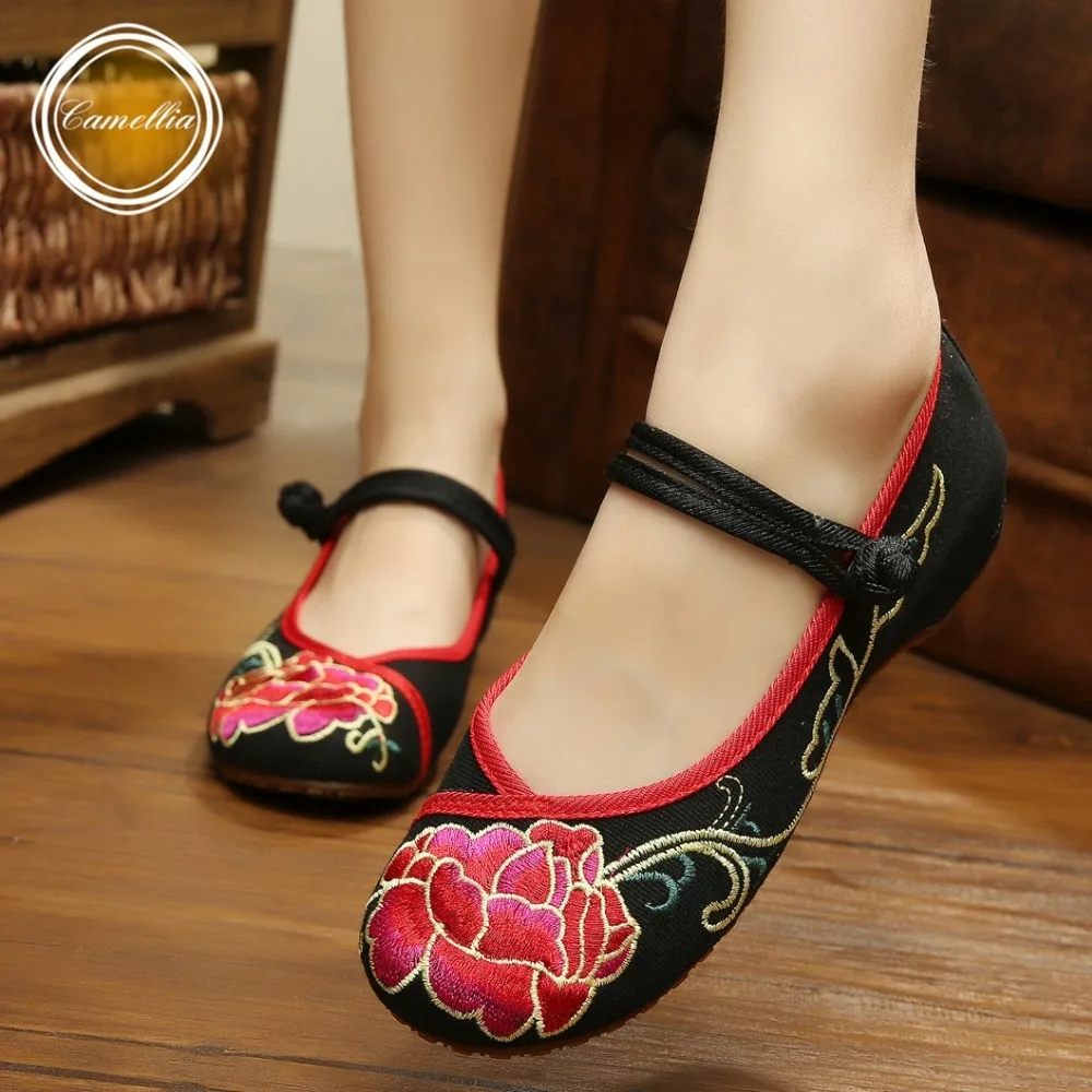 Fashion casual Chinese style beautiful flower embroidery soft sole flat