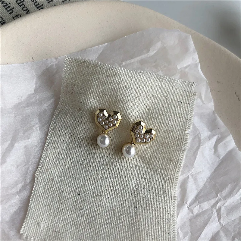 

Mini Cute Fashion Pearl Heart Shaped Earrings Contracted Temperament Irregular Hearts Women Drop Earrings Jewelry