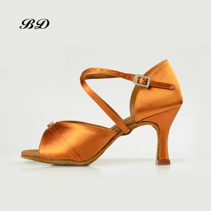 BD 2328 Обувь для танцев бальный Для женщин танцевальная обувь Танцы обуви девушка женщина импортные Атлас алмаз пряжки Блестящий шпильки 7,5 см