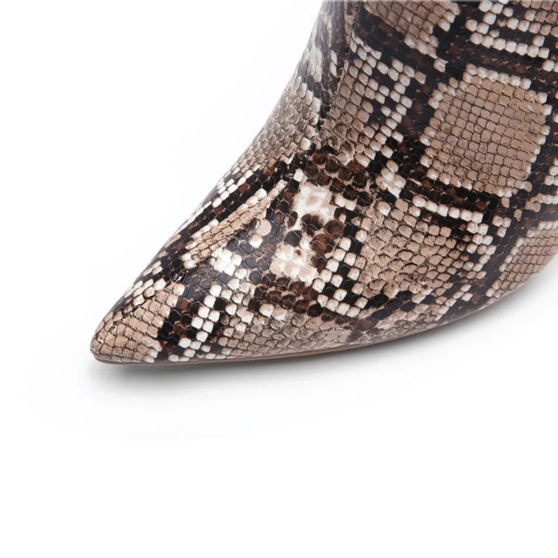 SIMLOVEYO/ г. Новые ковбойские сапоги женские ботильоны на тонком высоком каблуке с принтом змеи зимние рабочие ботинки обувь на молнии, большой размер 45, B1397