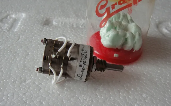Original new 100% American import band switch 71MAS30-02-3-02N gear switch 2 knife 2 gear Original new 100% American import band switch 71MAS30-02-3-02N gear switch 2 knife 2 gear