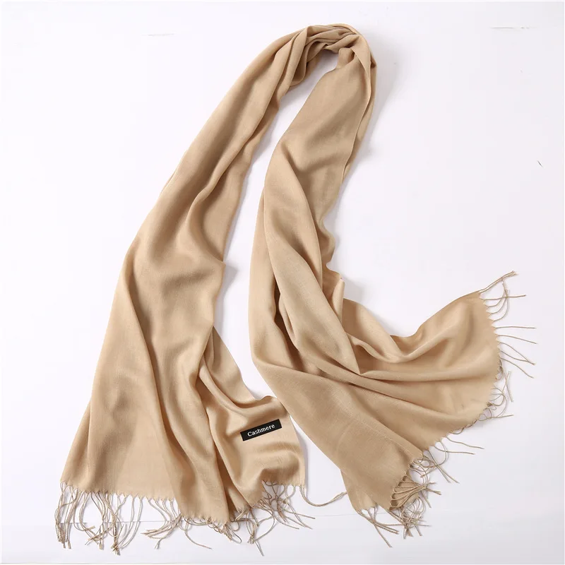 

The most popular scarf of 2019, with European and American elements