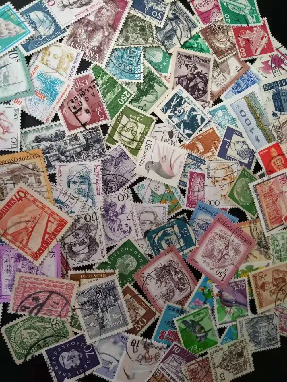 

100 PCS Packet Different Used Definitives Regular Post Stamps (Unrepeated) collection postage