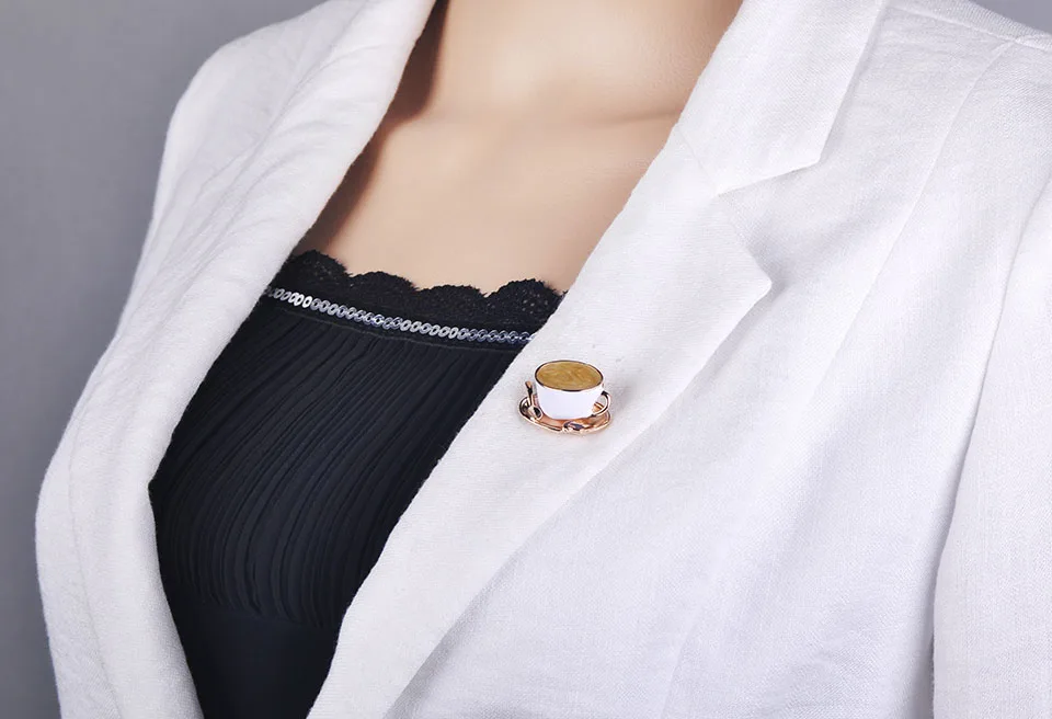 Blucome модная кофейная чашка ложка Форма диска броши белый золотой цвет эмали брошь булавки для женщин и мужчин одежда костюм пальто аксессуары