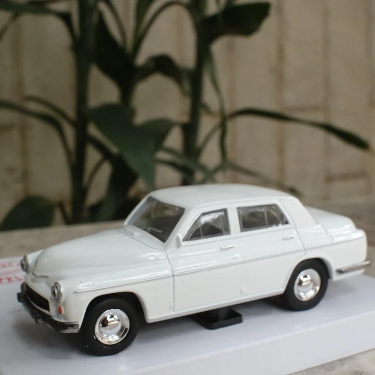 1 43 Die Casting Alloy Metal Russian Classic Car Miniature Scene Model 1-43-die-casting-alloy-metal-russian-classic-car-miniature-scene-model