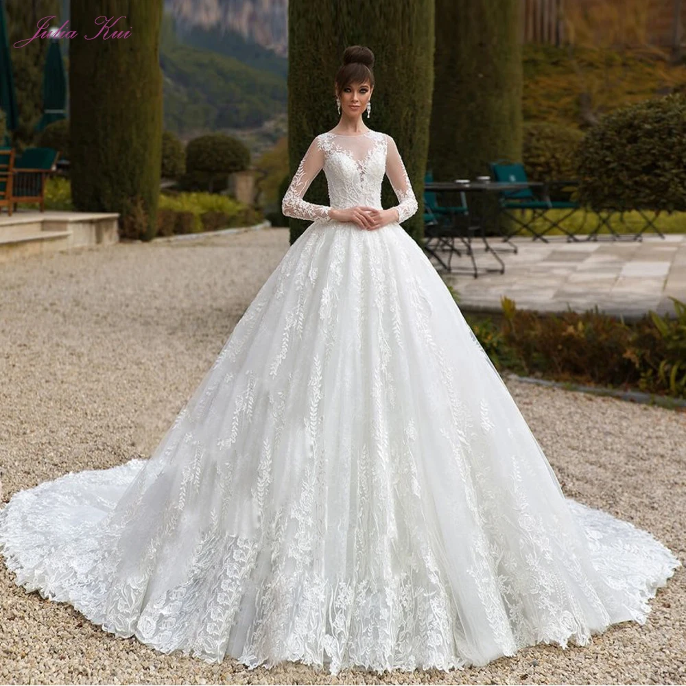 

Liyuke Vintage Ball Gown Wedding Dress With Elegant Embroidered Appliques And Chapel Train