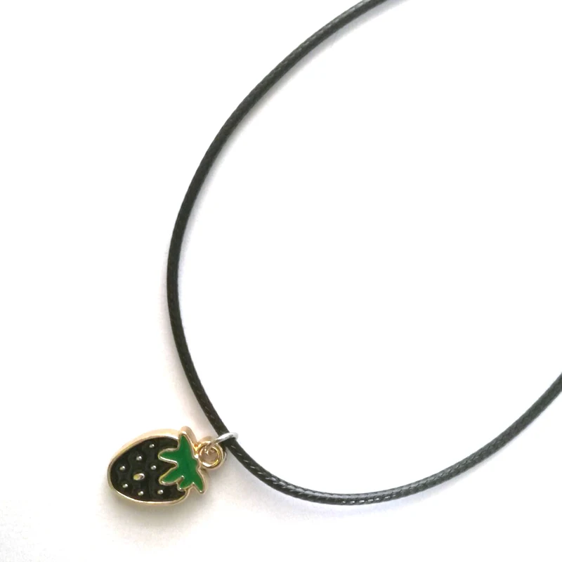 

Creative Pendant Necklace For Women Strawberry Leather Rope Chain Collares Bijoux For Women Colier Fashion Jewelry 2018 Gift