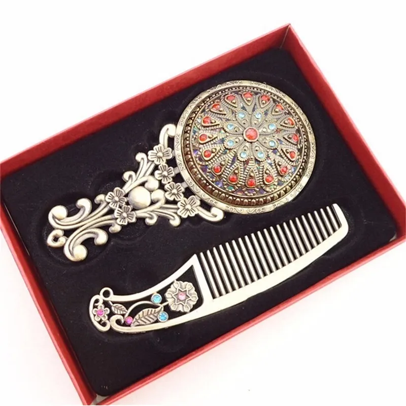 2Pcs/Set Retro Bronze Handheld Hollow Cosmetic Mirror Comb Set Feminine Hygiene Product for Health Care Supplies Random Color