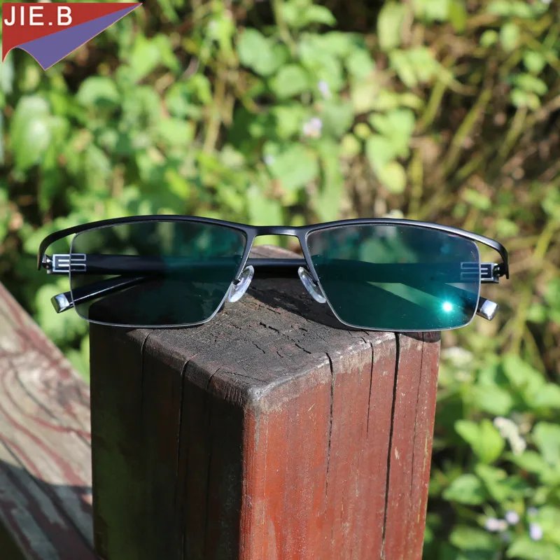 Gafas de lectura fotocrómicas de nuevo diseño para hombres, gafas de sol de presbicia de aleación de titanio, con decoloración y diópteros Gafas de lectura fotocrómicas de nuevo diseño para hombres, gafas de sol de presbicia de aleación de titanio, con decoloración y diópteros