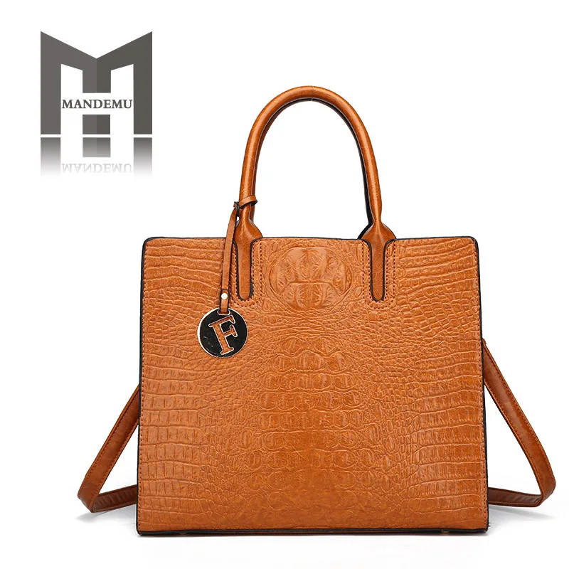 

Famous Brand Oil Wax Leather Rivet Handbags Crossbody Bags for Women 2019 Tote Shouler Bag Lady Hand Bags Women Crossbody Bags