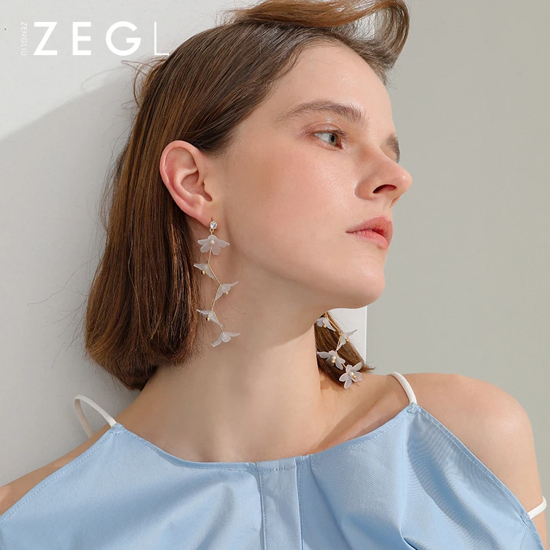 

ZEGL holiday flower earrings petals earrings female long temperament Korea Europe and America personality cold wind earrings