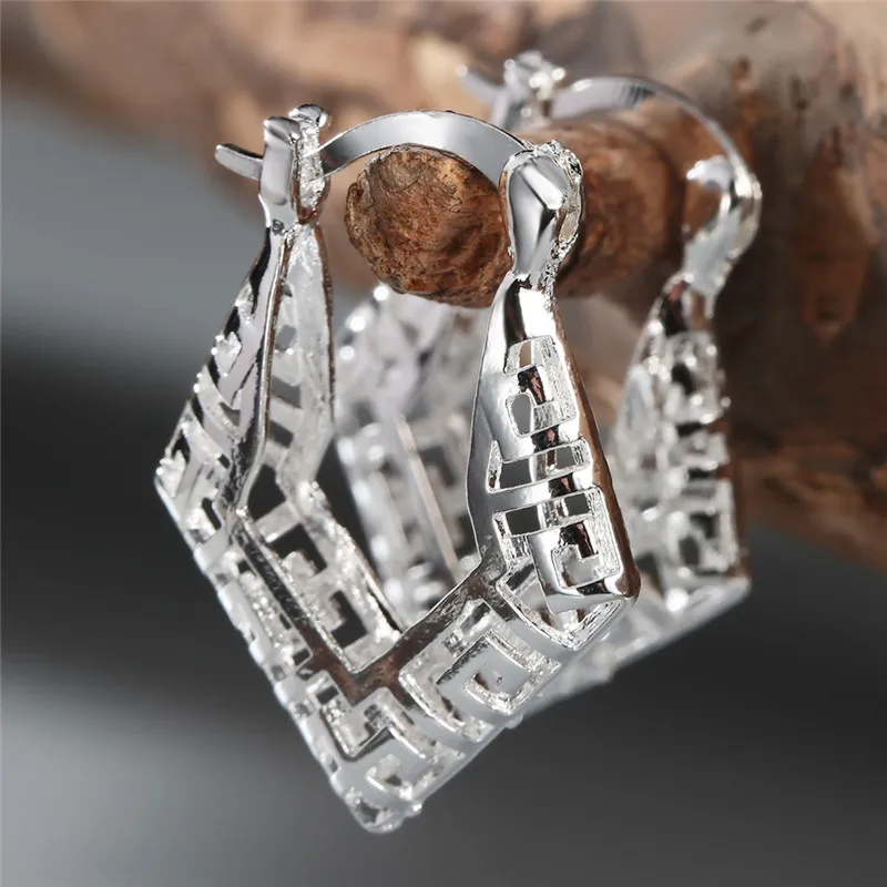 

Vintage Ladies Geometric Hollow Out Hoop Earrings with Brilliant Austrian Hoop Earrings for Women Jewelry Gift A5E585