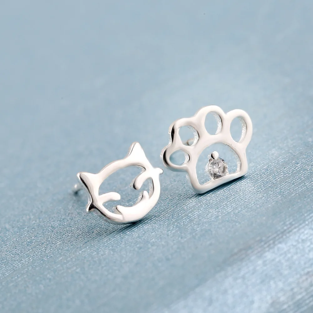 Oly2u New Fashion Cat Paw stud earrings for women Small Animal Earrings party gift pendientes