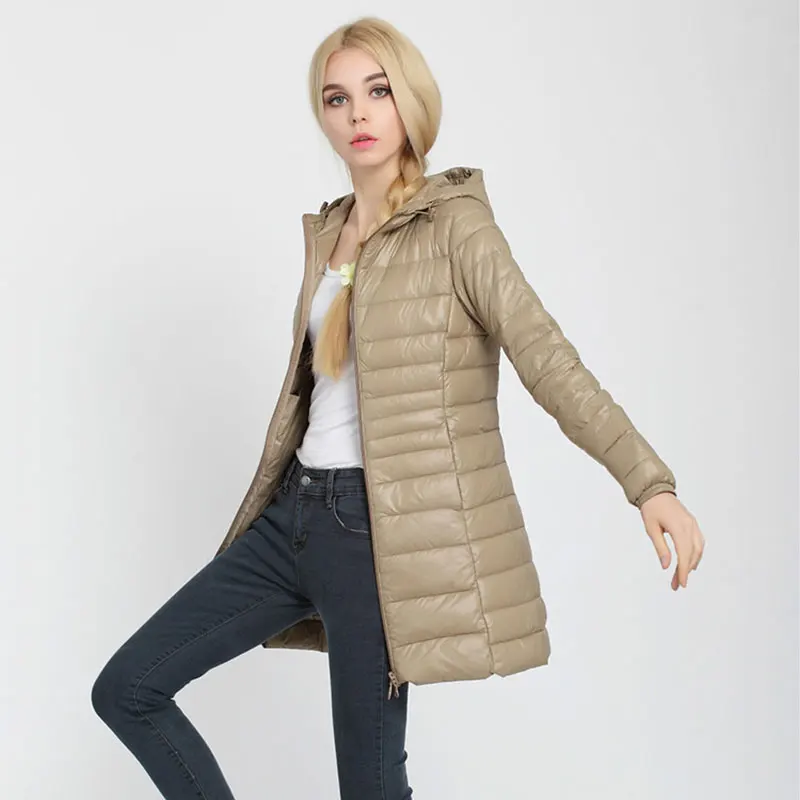 Тонкие пуховики женские. Тонкий пуховик женский. Легкий пуховик uniqlo. Тонкий пуховик под пальто uniqlo. Ультратонкий пуховик женский.