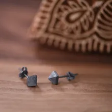 Винтажные 925 пробы серебряные серьги-гвоздики окисление черная Пирамида заклепки индивидуальность серьги для мужчин женщин Любовь ювелирные изделия