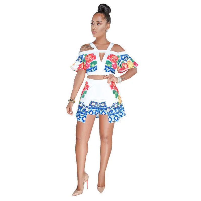 مثير Clubwear اثنين من قطعة وتتسابق النساء V الرقبة الزهور طباعة قبالة الكتف المحاصيل قمم و السراويل في Culotte مطابقة 2 قطعة قصيرة مجموعة